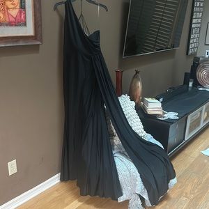 Faeriesty black one shoulder elegant with side slit